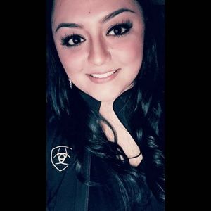 Meet your Posher, Isela